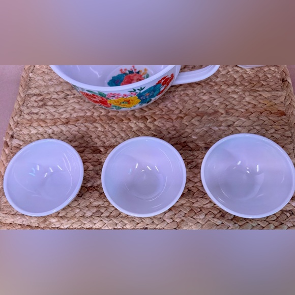 The Pioneer Woman Floral Whimsy Melamine Measuring Cups and condiment bowls - Picture 7 of 8